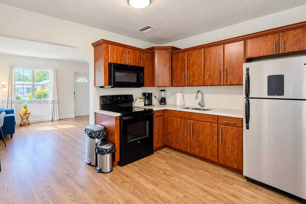 2740 Dewey St Hollywood, FL 33020