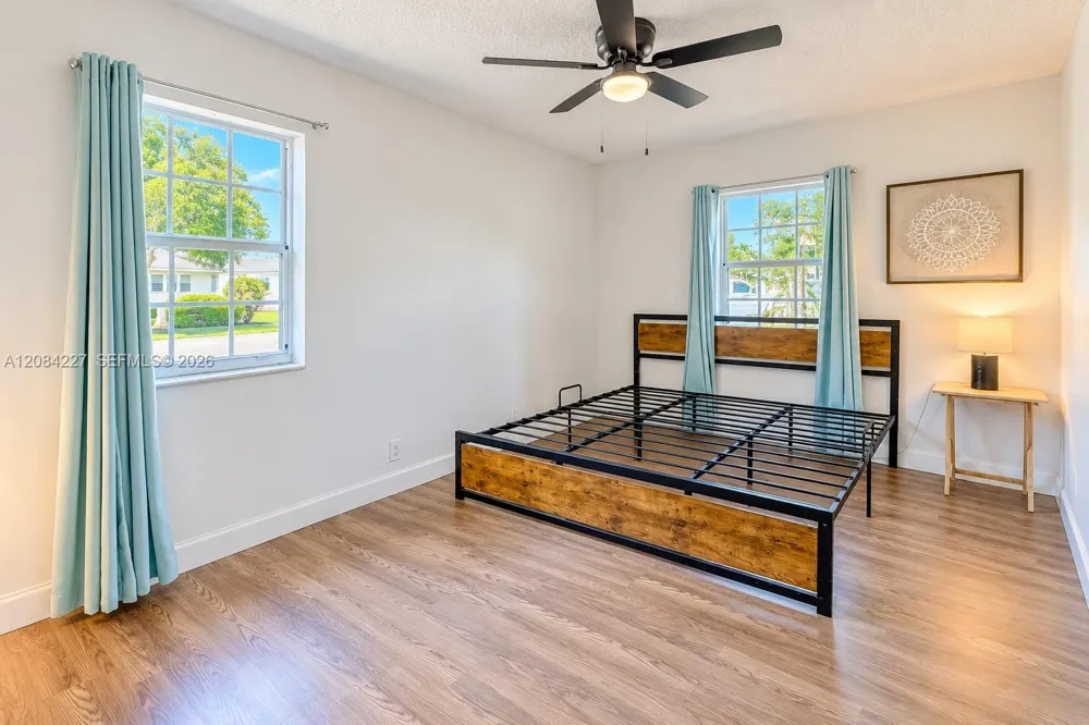 2740 Dewey St Hollywood, FL 33020