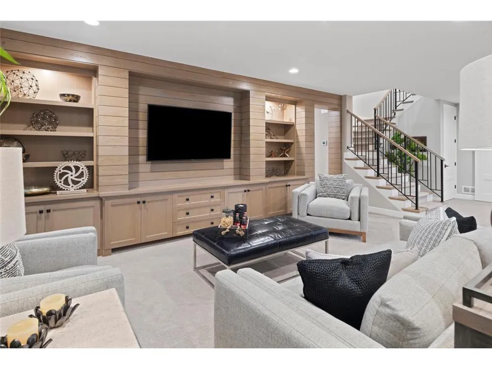 7091 Highland Court Eden Prairie, MN 55346