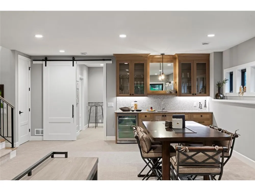 7091 Highland Court Eden Prairie, MN 55346