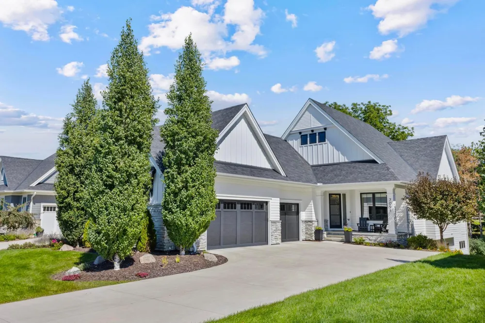 7091 Highland Court Eden Prairie, MN 55346