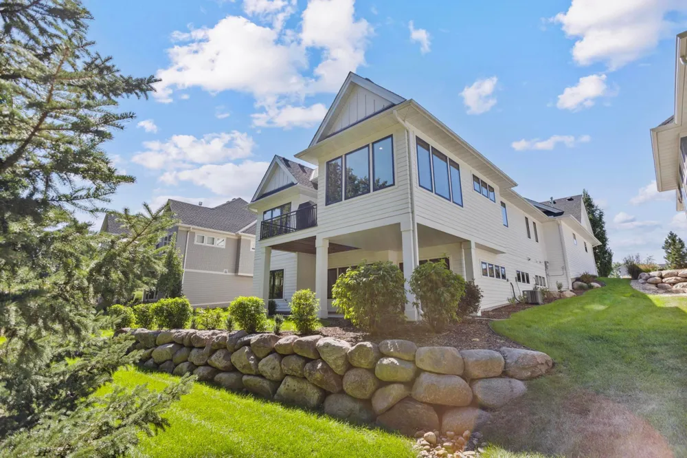 7091 Highland Court Eden Prairie, MN 55346