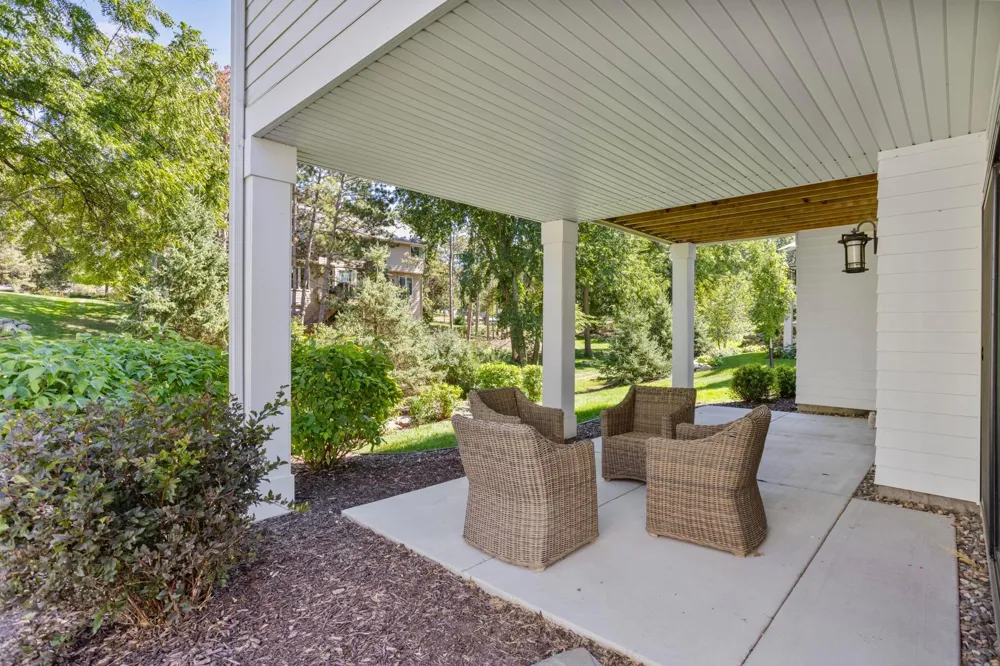 7091 Highland Court Eden Prairie, MN 55346