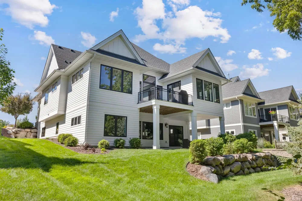 7091 Highland Court Eden Prairie, MN 55346