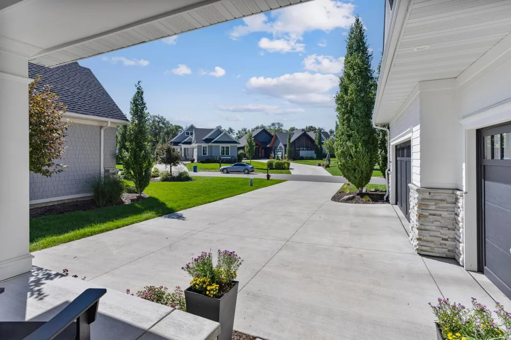 7091 Highland Court Eden Prairie, MN 55346