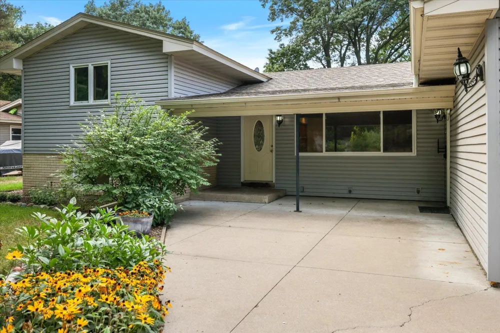 8378 Groveland Road Mounds View, MN 55112