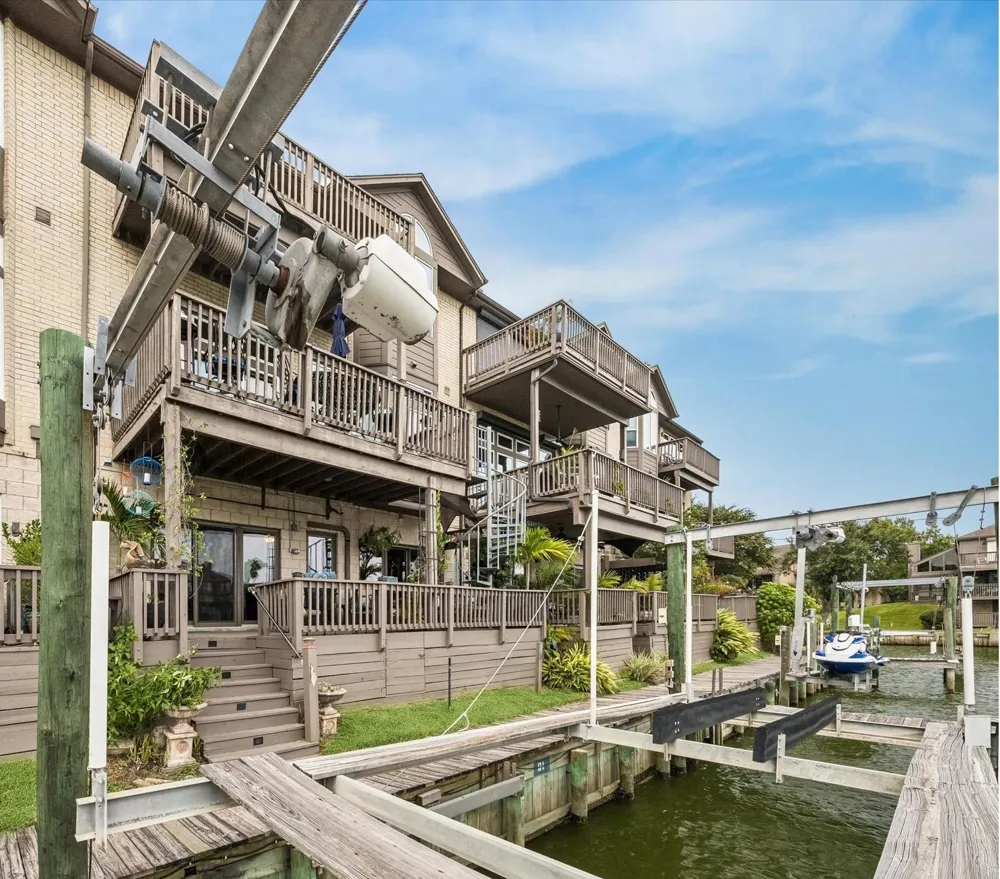18305 Starboard Drive Houston, TX 77058