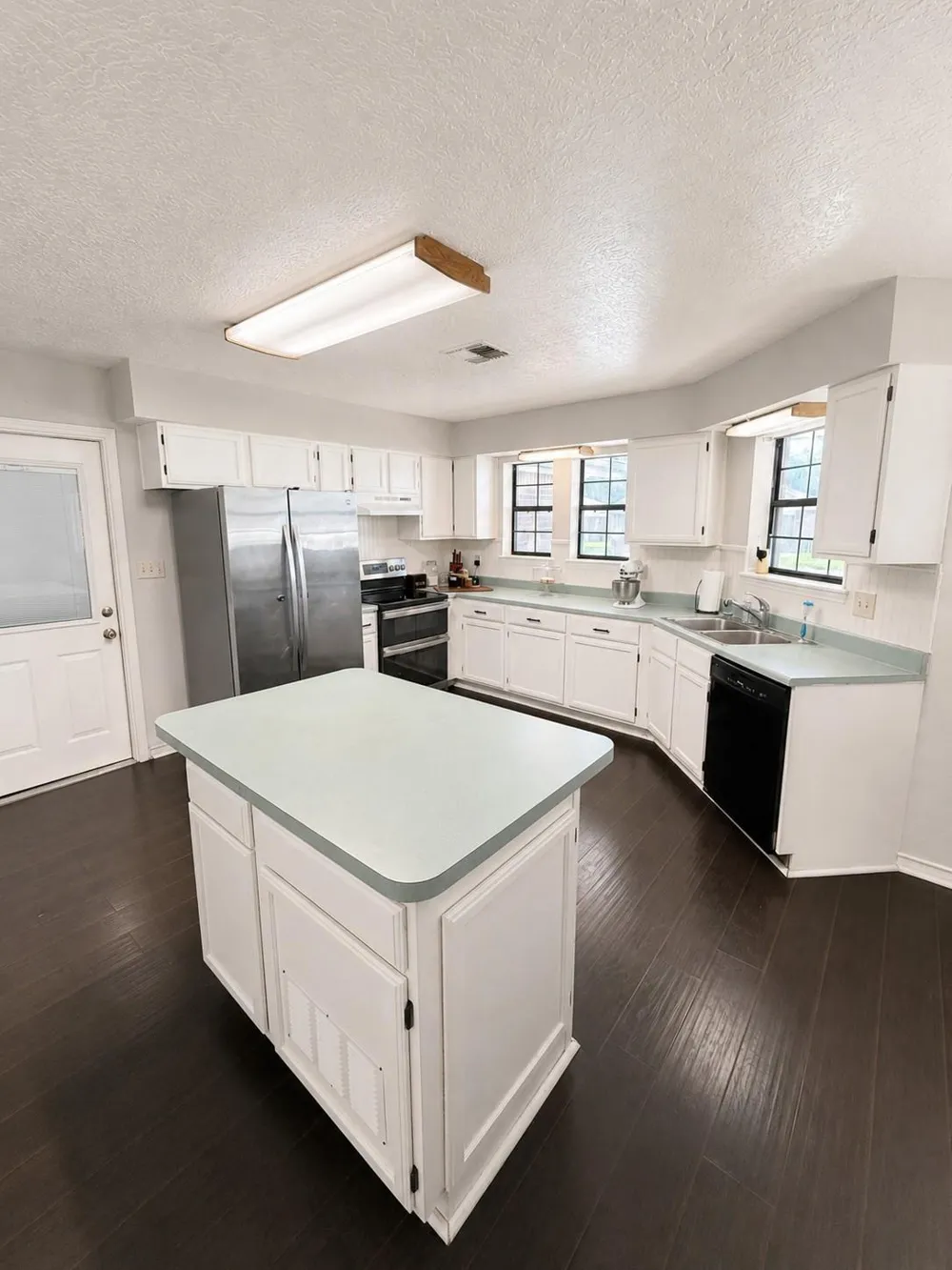809 John Albert Dr East Bernard, TX 77435