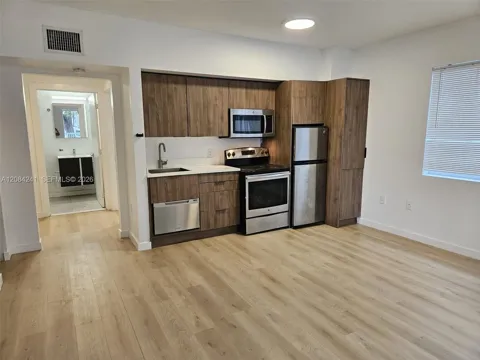 557 Michigan Ave #211 W/PARKING