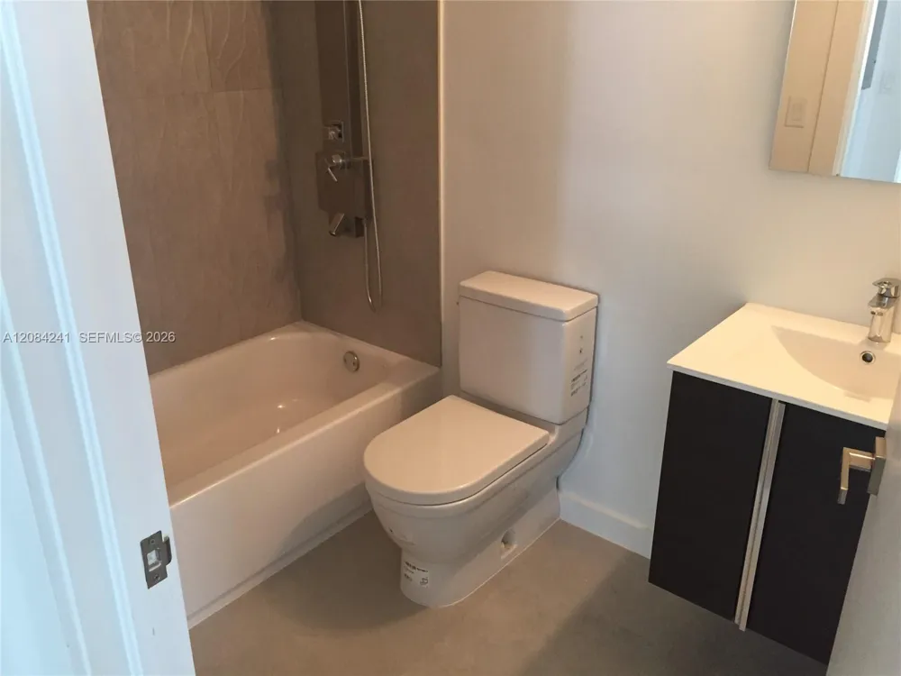 557 Michigan Ave #211 W/PARKING Miami Beach, FL 33139