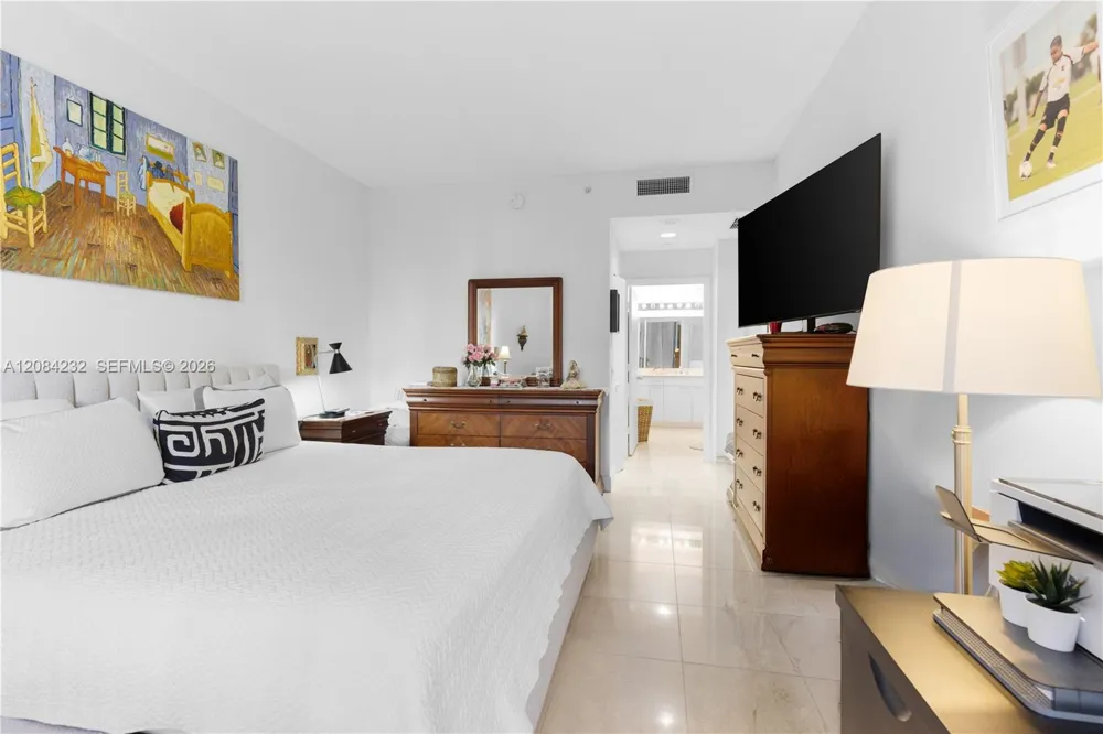 21055 Yacht Club Dr #207 Aventura, FL 33180
