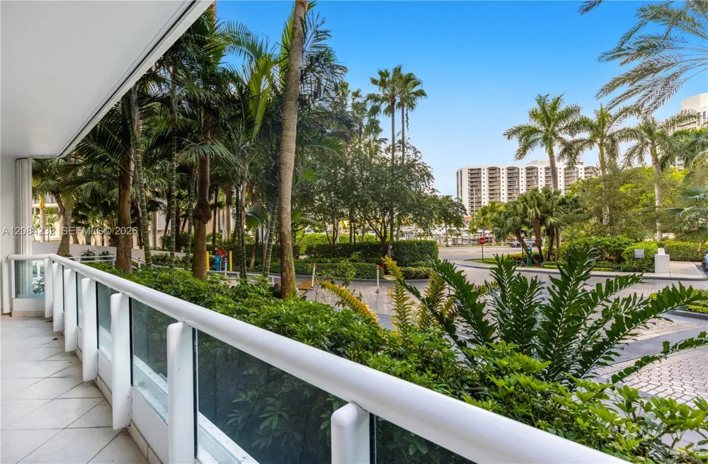 21055 Yacht Club Dr #207 Aventura, FL 33180