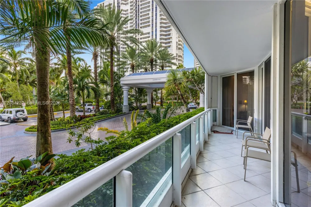 21055 Yacht Club Dr #207 Aventura, FL 33180