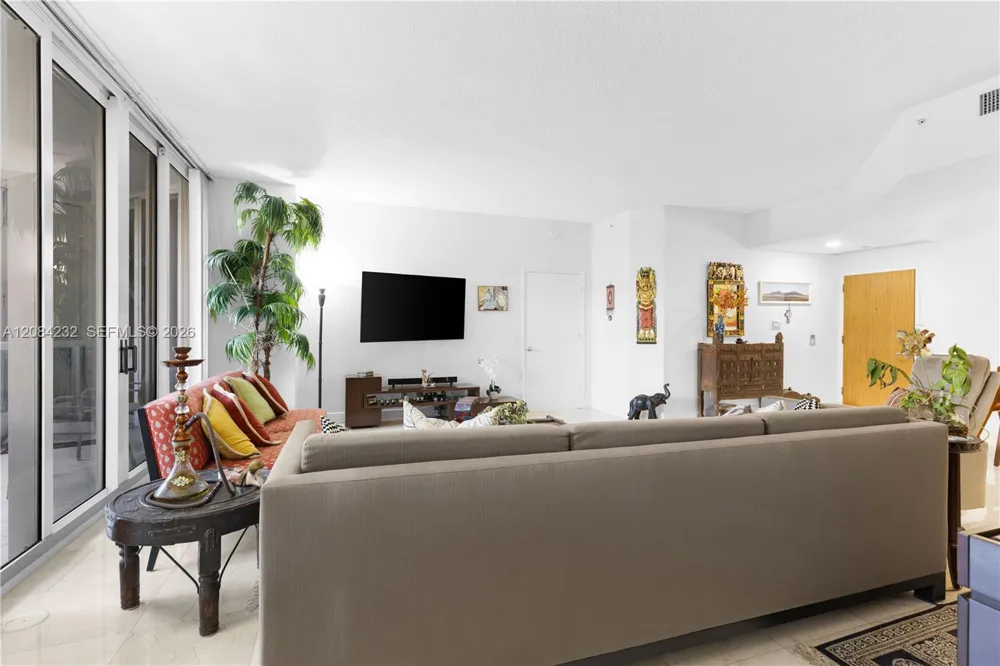 21055 Yacht Club Dr #207 Aventura, FL 33180