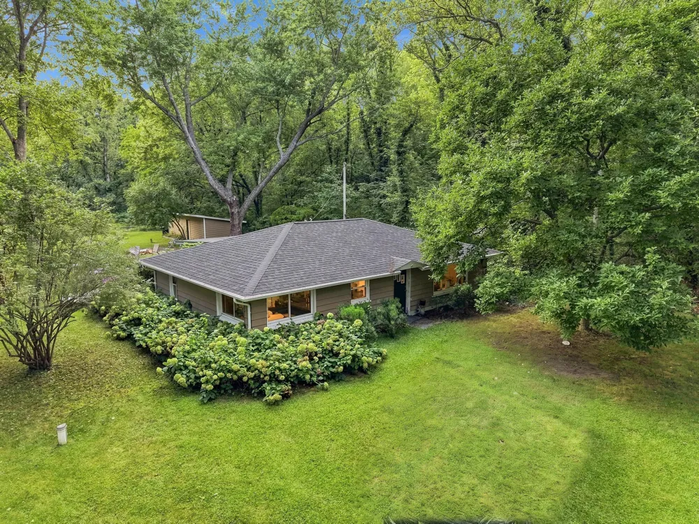4292 Pier Road Benton Harbor, MI 49022