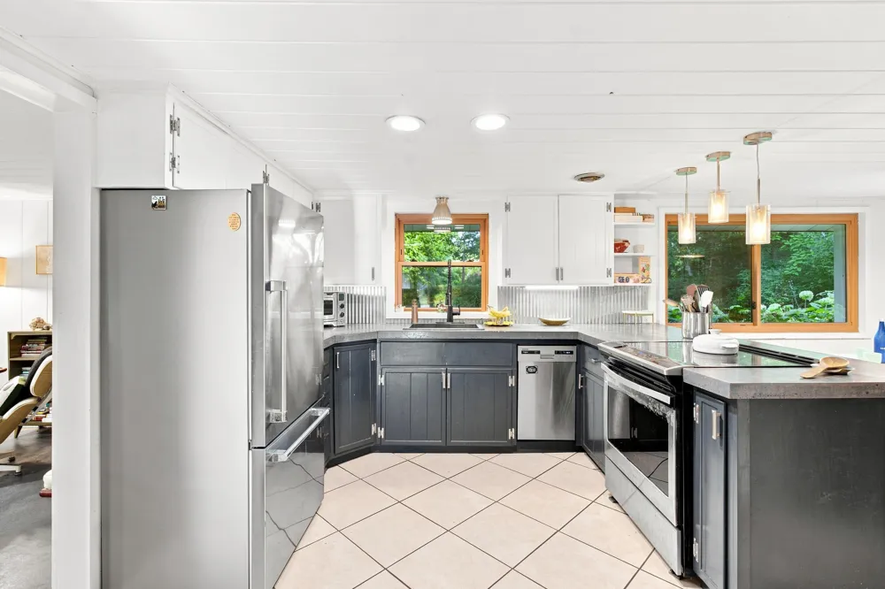 4292 Pier Road Benton Harbor, MI 49022