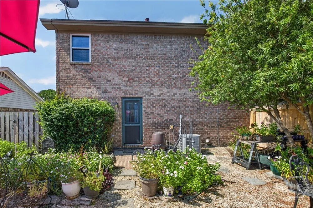 106 Hunt Club Court Savannah, GA 31406