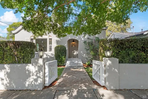 527 Monroe Street