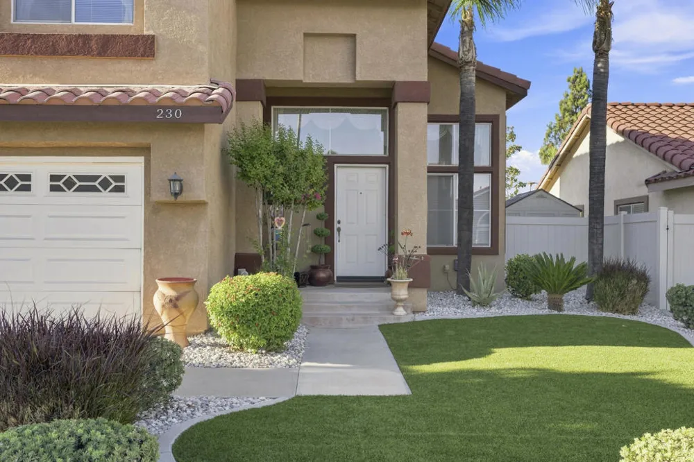 230 Fox Mills Lane Riverside, CA 92506