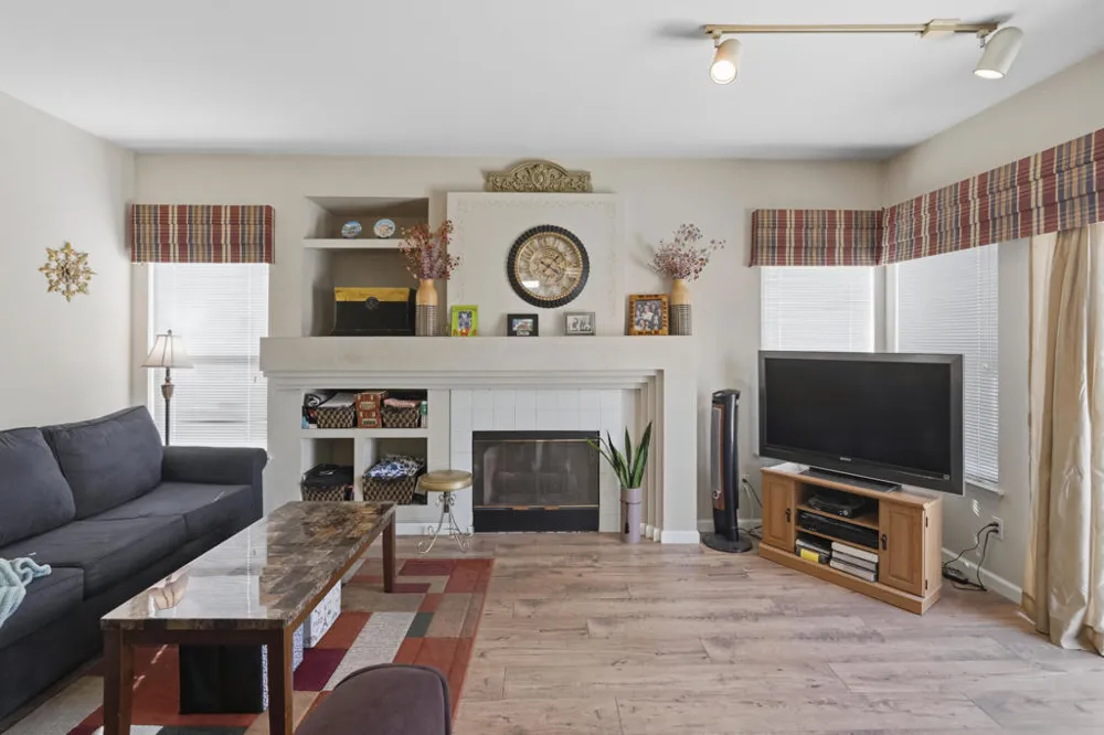 230 Fox Mills Lane Riverside, CA 92506