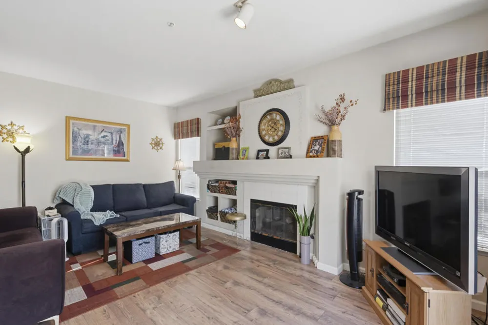 230 Fox Mills Lane Riverside, CA 92506