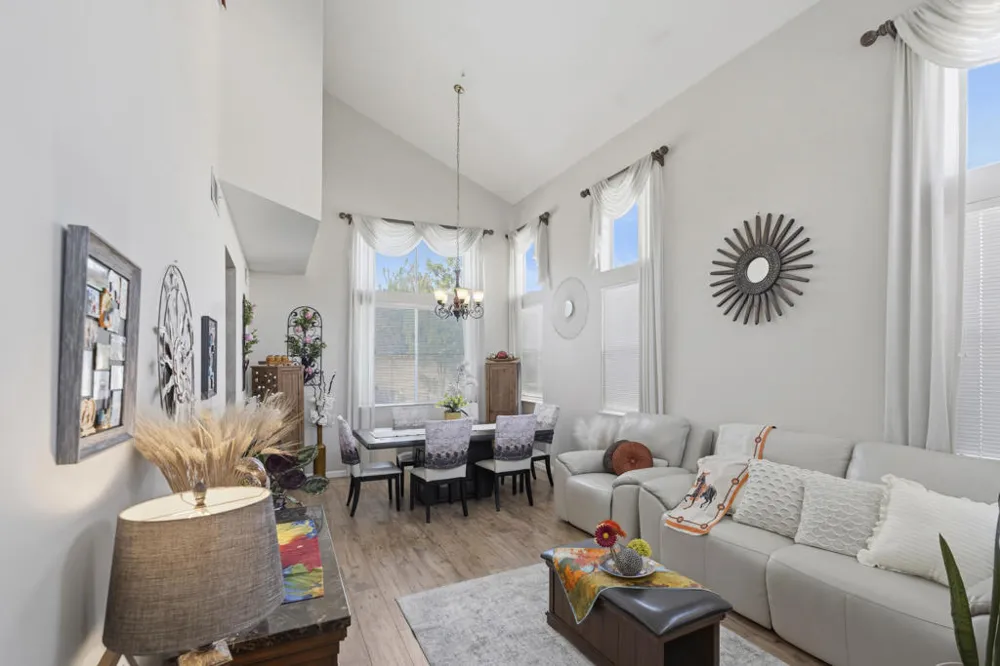230 Fox Mills Lane Riverside, CA 92506