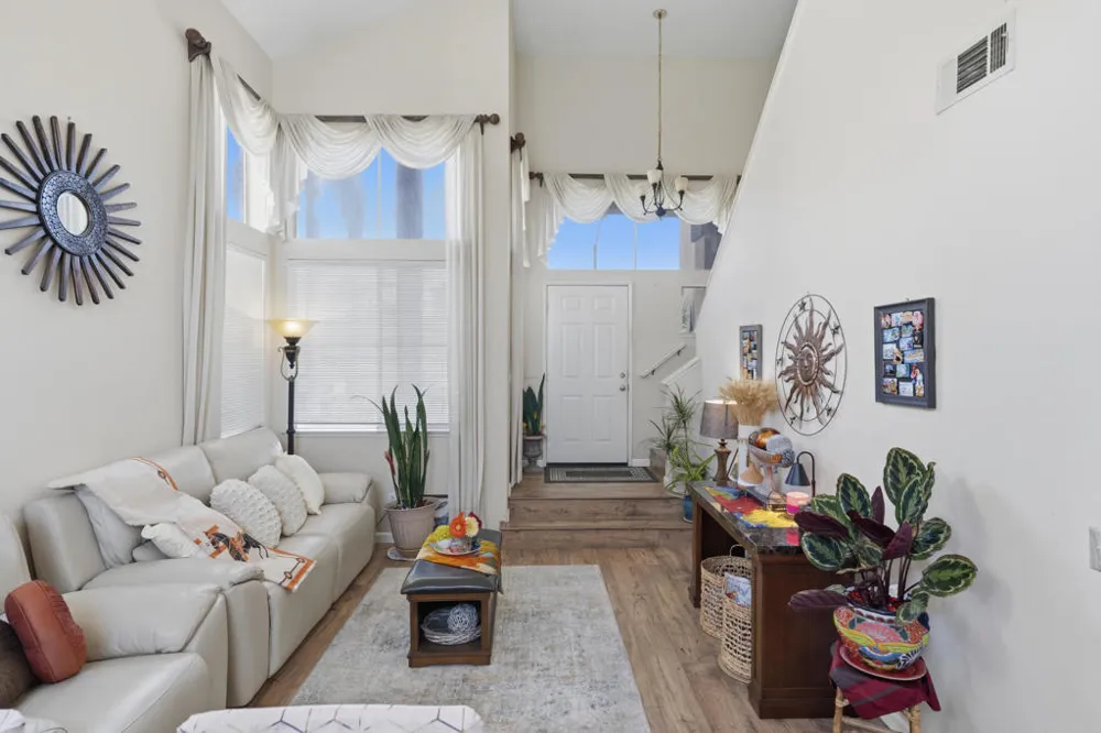 230 Fox Mills Lane Riverside, CA 92506