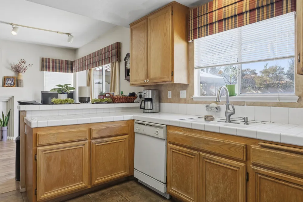 230 Fox Mills Lane Riverside, CA 92506