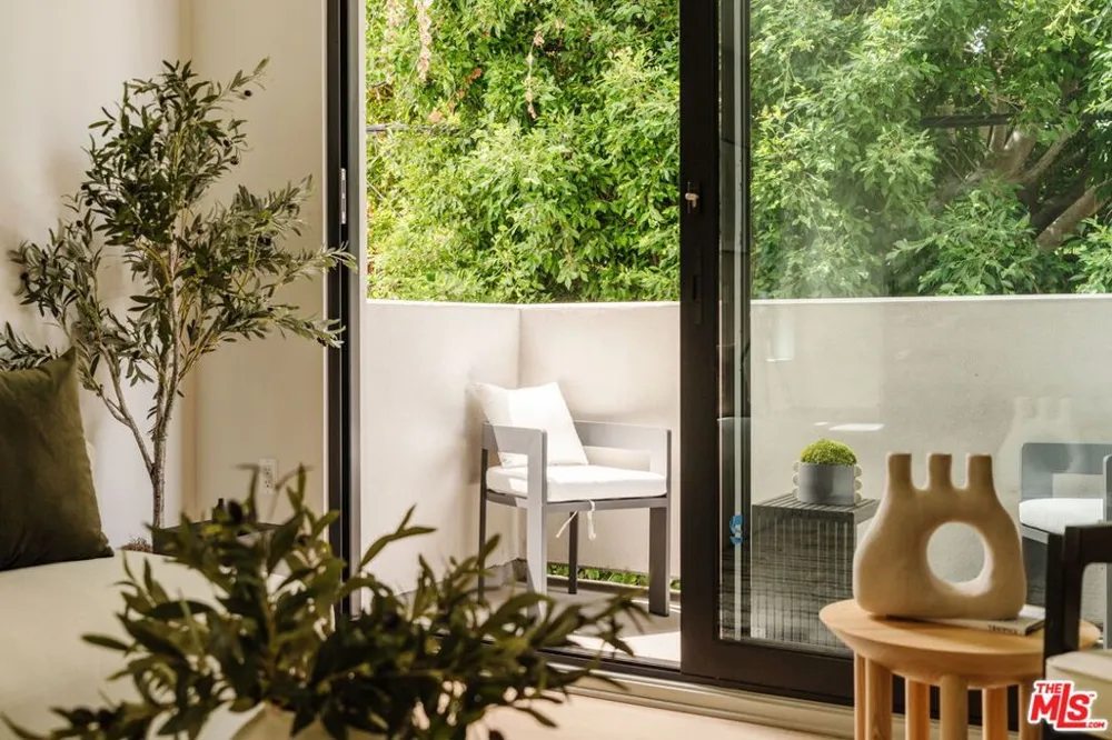 1051 Spaulding Avenue #E West Hollywood, CA 90046