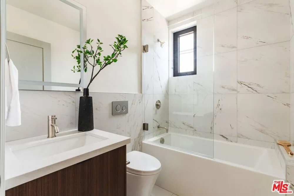 1051 Spaulding Avenue #E West Hollywood, CA 90046