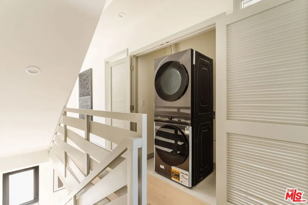 1051 Spaulding Avenue #E West Hollywood, CA 90046