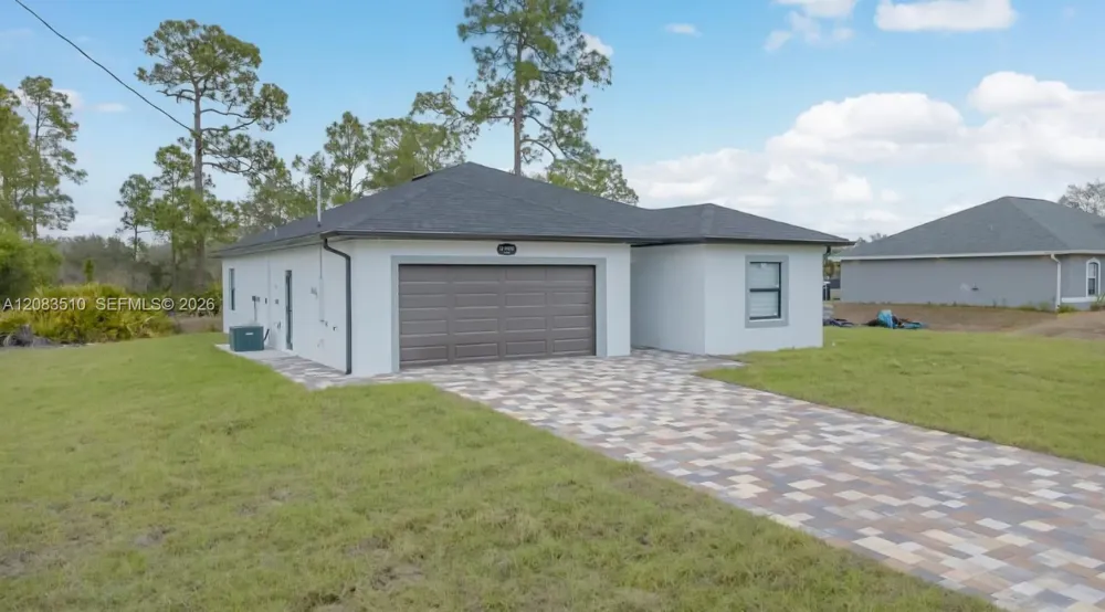 12 15TH ST Lehigh Acres, FL 33972