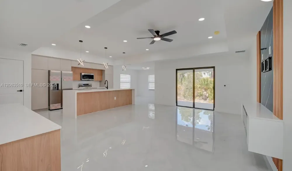 12 15TH ST Lehigh Acres, FL 33972