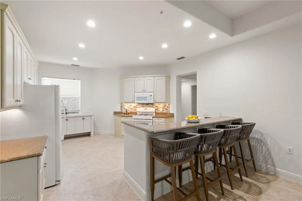 3053 Aviamar Circle #8-102 Naples, FL 34114