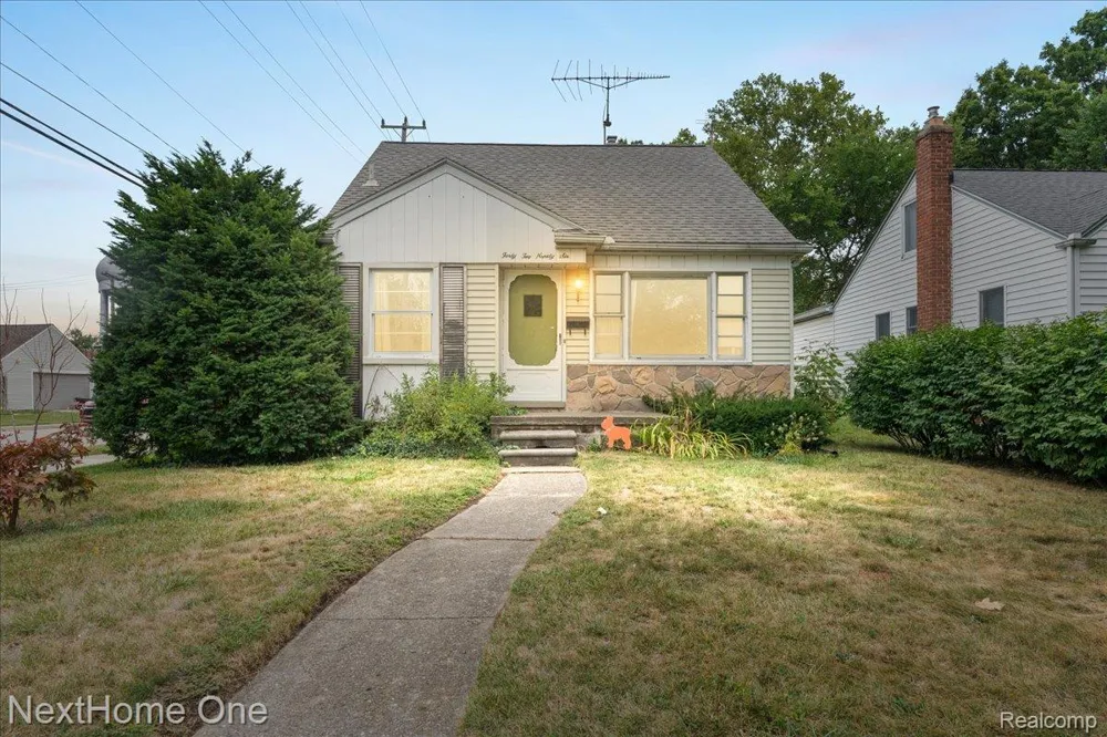 4296 Phillips Avenue Berkley City, MI 48072