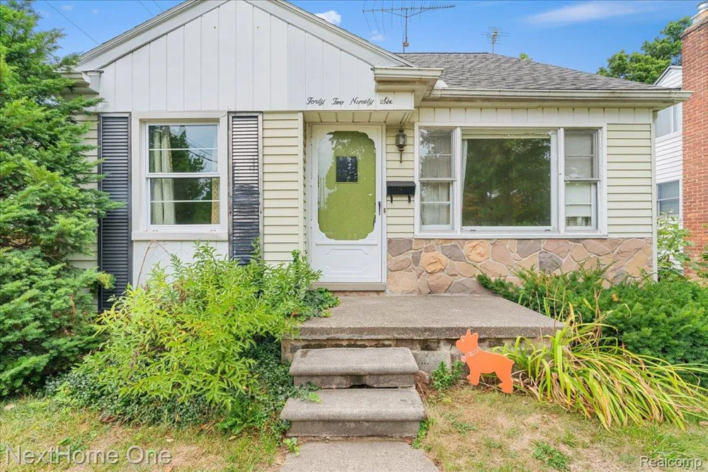 4296 Phillips Avenue Berkley City, MI 48072