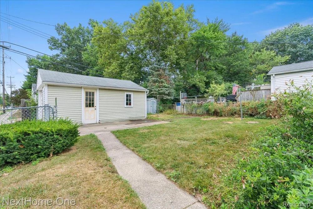 4296 Phillips Avenue Berkley City, MI 48072