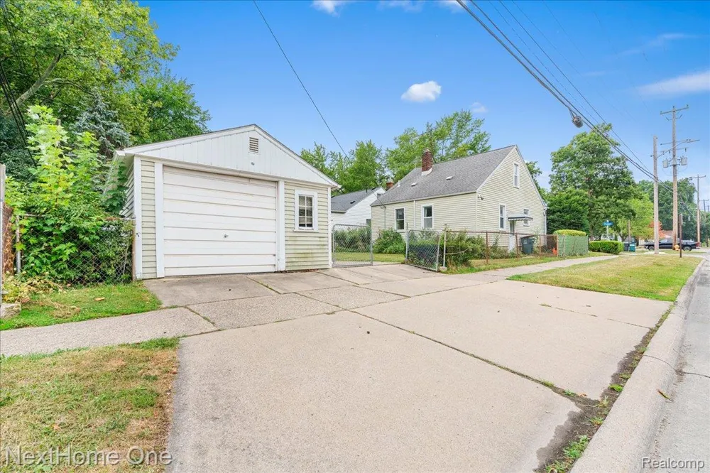 4296 Phillips Avenue Berkley City, MI 48072