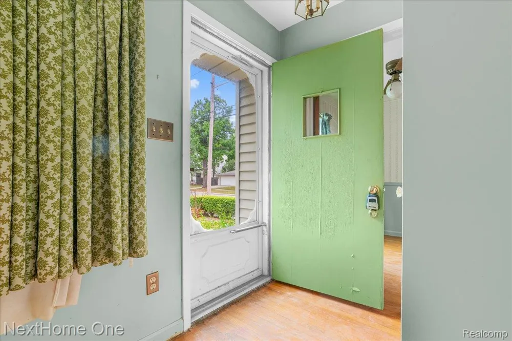 4296 Phillips Avenue Berkley City, MI 48072
