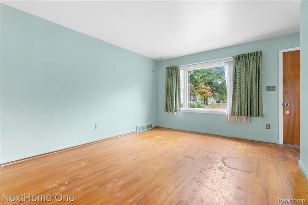 4296 Phillips Avenue Berkley City, MI 48072