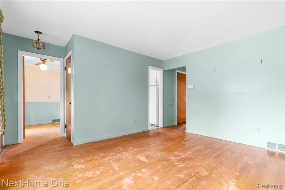 4296 Phillips Avenue Berkley City, MI 48072