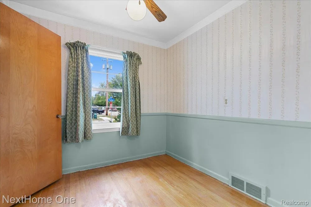 4296 Phillips Avenue Berkley City, MI 48072