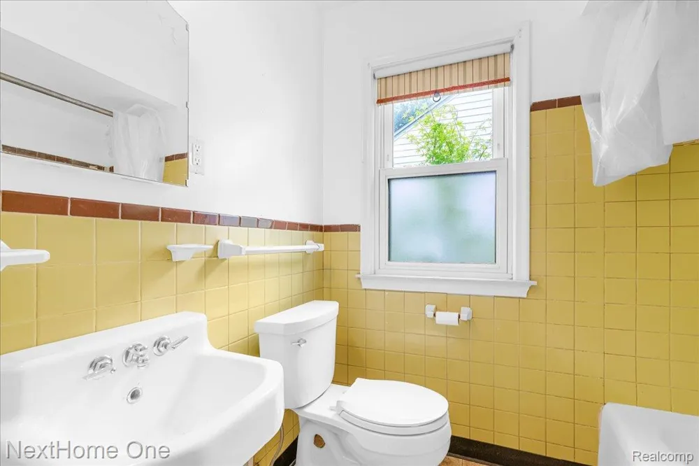 4296 Phillips Avenue Berkley City, MI 48072