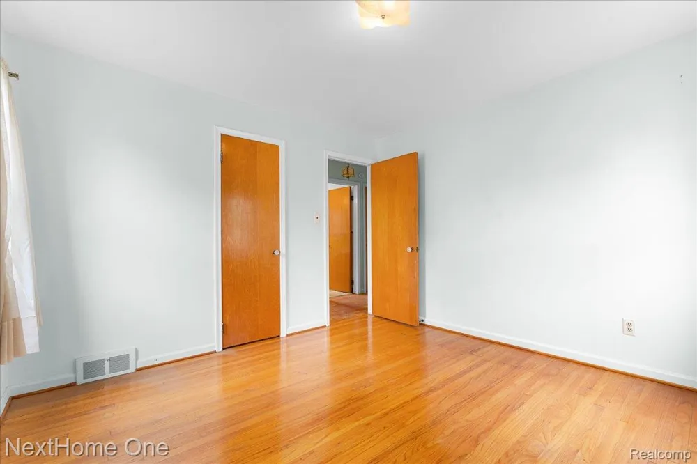 4296 Phillips Avenue Berkley City, MI 48072