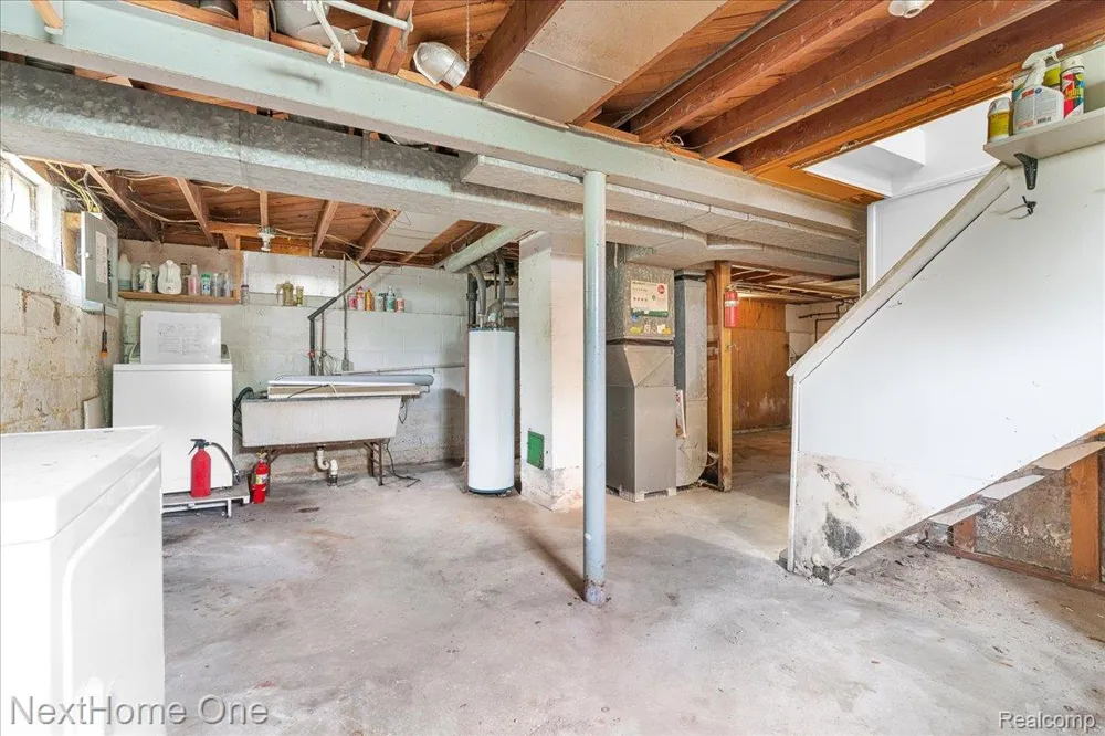 4296 Phillips Avenue Berkley City, MI 48072