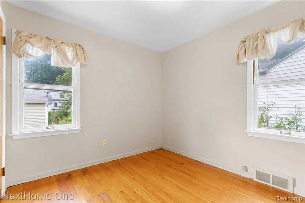 4296 Phillips Avenue Berkley City, MI 48072