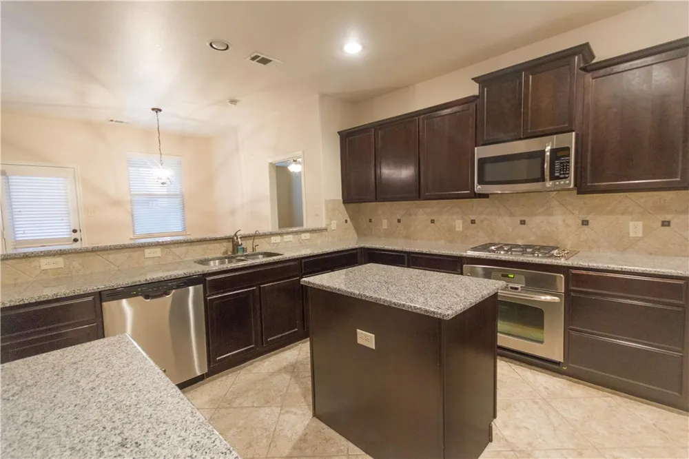 405 Riverstone Way McKinney, TX 75072
