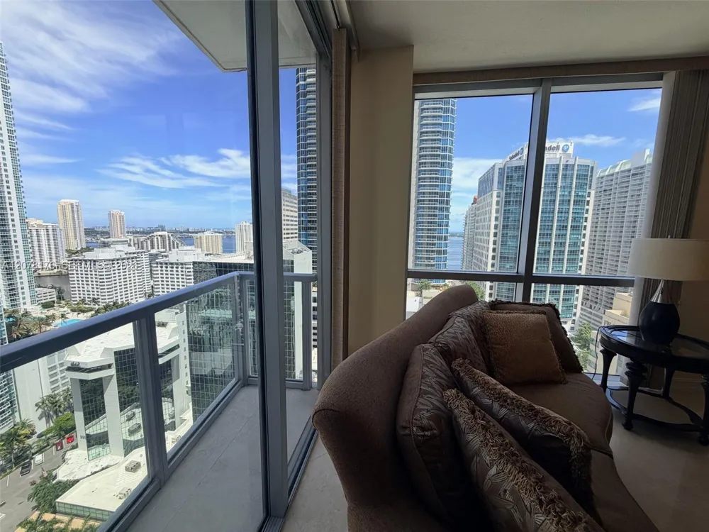 1060 Brickell Ave #2601 Miami, FL 33131