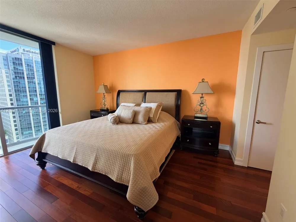 1060 Brickell Ave #2601 Miami, FL 33131