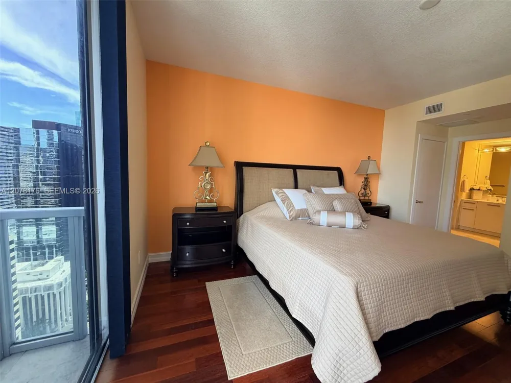 1060 Brickell Ave #2601 Miami, FL 33131